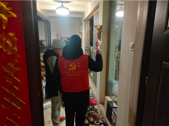 物業(yè)入戶(hù)開(kāi)展燃氣隱患排查，為小區安全加把鎖